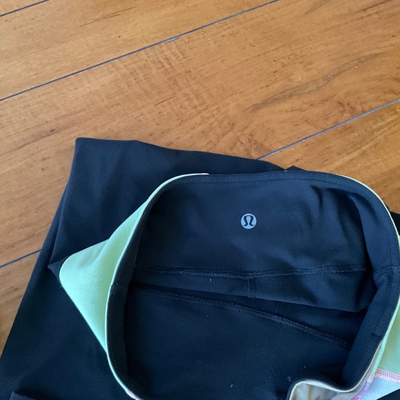 Lululemon crop leggings size 6 - Picture 4 of 5